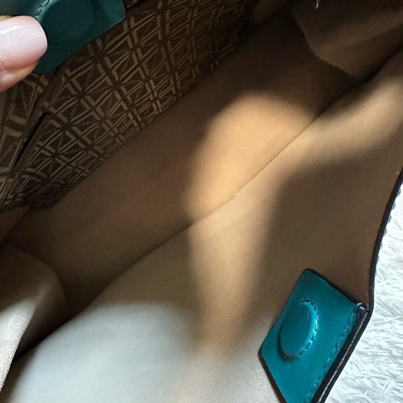 🔥PRICE DROP🔥NEW!! Lodis Blue Shoulder Bag with Glossy Finish - Picture 7 of 9